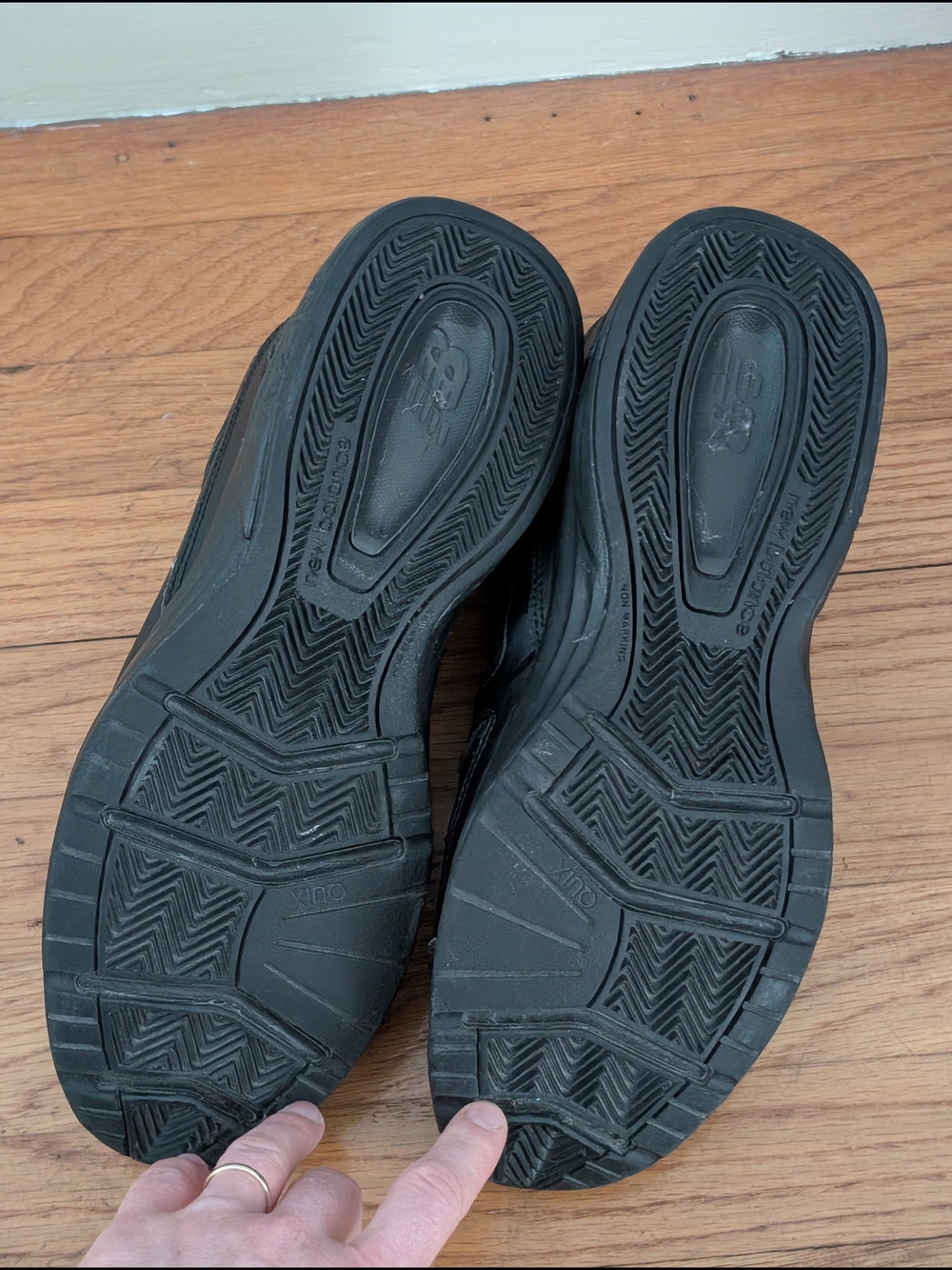New Balance Men’s Black Trainers - Picture 2 of 3